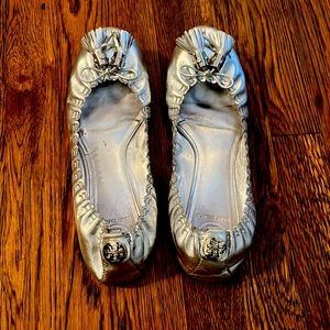 Tory Burch Reese-Distressed Leather Flats in box. Authentic Sz 10